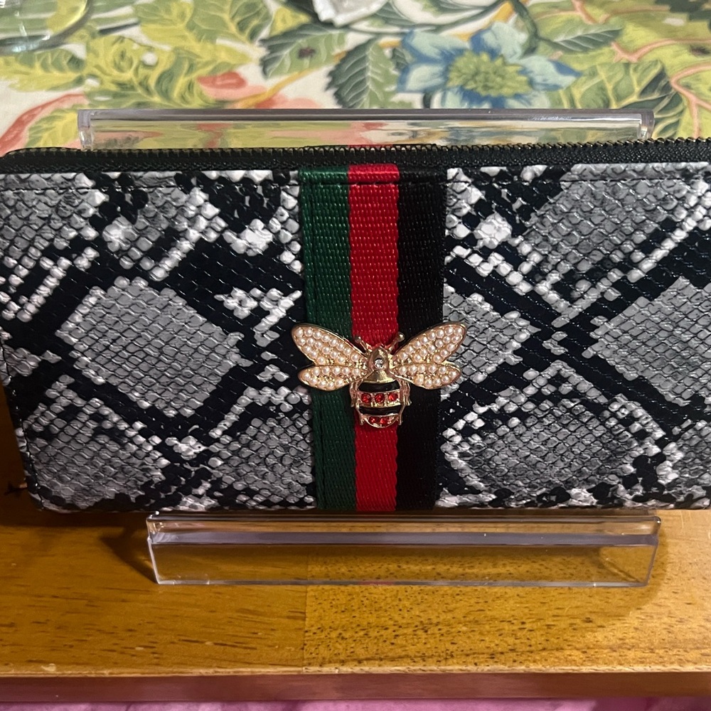 Snake-Print  fun Zip Wallet with Bee Accent - Black/Gray/Red/Green